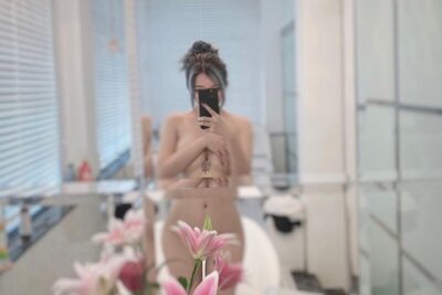 Hot streamer Ohsusu sexy tung loạt ảnh nude cực nóng bỏng